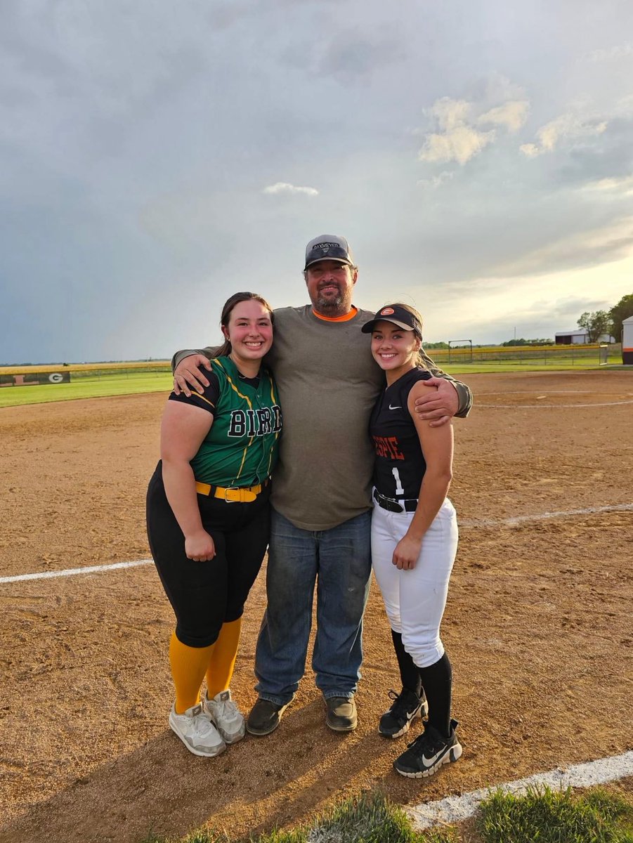 AvaParish's tweet photo. Such an unforgettable moment hitting the new school record for HRs and the walk off to take the lead 3-2! A very emotional test tonight and I believe it only made us stronger as a team! Happy to see an old teammate/coach as well! Regional Ship Saturday! @KAlstott @EastonHerring https://t.co/TyfV4WOOrZ