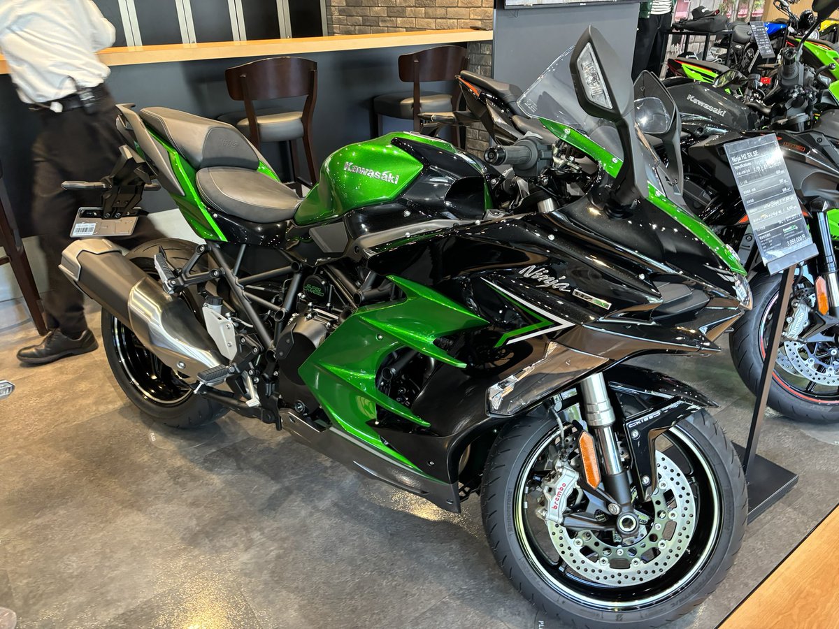 LisoH2sxse's tweet photo. 名前：Liso
性別：男
年齢：30代
住み：横浜
愛車：Ninja H2 SX SE(２３年)
　　　Bolt/レブル250SE/GROM
趣味：旅行
コメント:夫婦で安全運転しています。
#バイク乗りと繋がりたい 
#バイク乗りとして軽く自己紹介 https://t.co/w85ji8WUH9