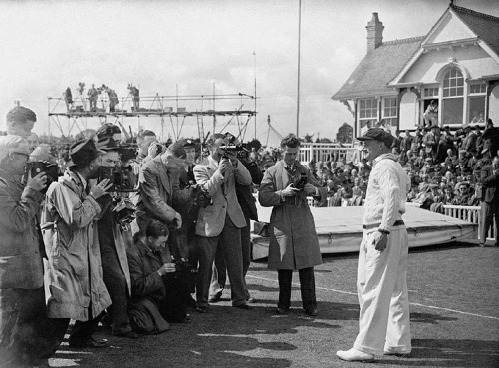 Most Runs in a Day #OnThisDay in 1948, Australia smashed 721 runs in a day (against Essex at Southend-on-Sea). A World Record. Australia 721 (129 overs) Bradman 187 Brown 153 Loxton 120 Saggers 104 Barnes 79 Essex 83 & 187 (lost by an innings and 451 runs).