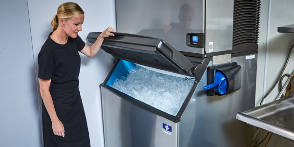 🧊Modular, undercounter, flake or nugget?
Keep your operations running smoothly by choosing the right ice making machine: ow.ly/bCOA50RGEan

#hospitalityindustry #foodservice #cafe #cheflife #restaurant #icemachine