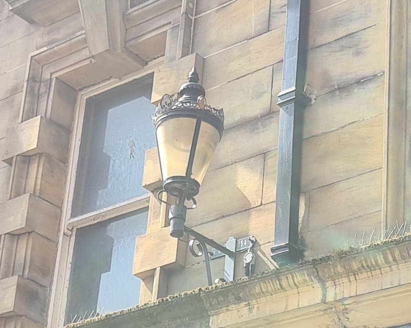 @TyneSnapper Check out these beautiful lamps in a side street in Newcastle. Anyone know where though (HB) ?