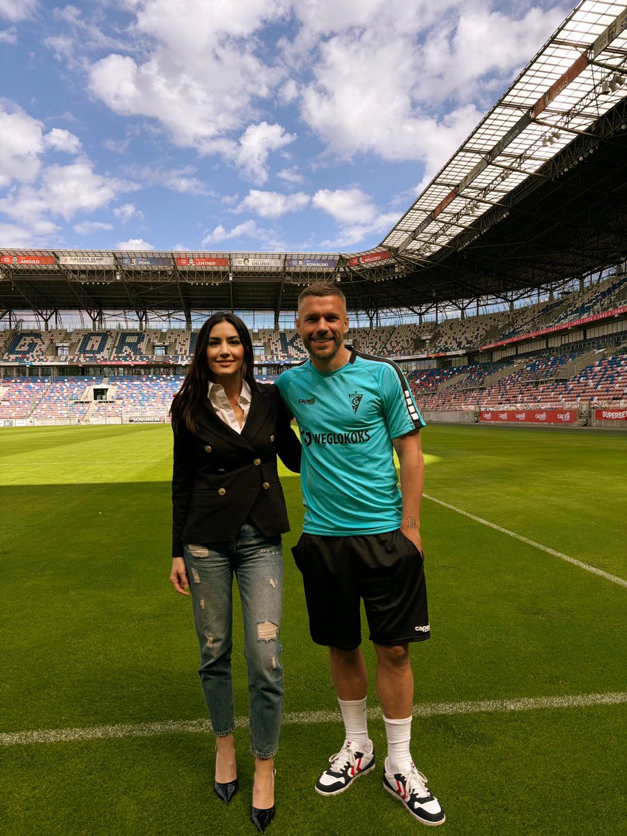 Had an amazing interview with Lukas Podolski here in Zabrze, Poland in his team stadium. Well done job, lets watch us soon guys! 🙌🙏 #LukasPodolski @ElsSportsTV