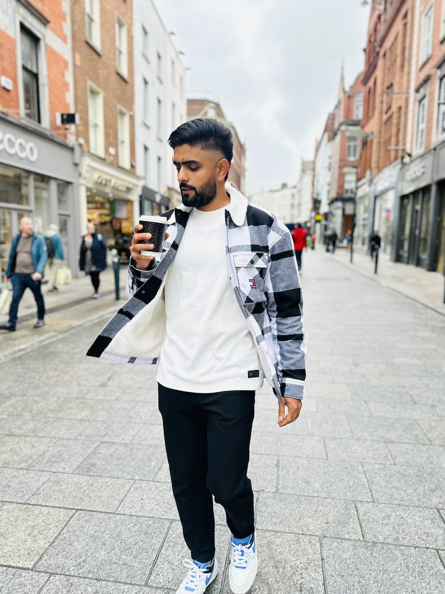 babarazam258's tweet image. ☁️☕