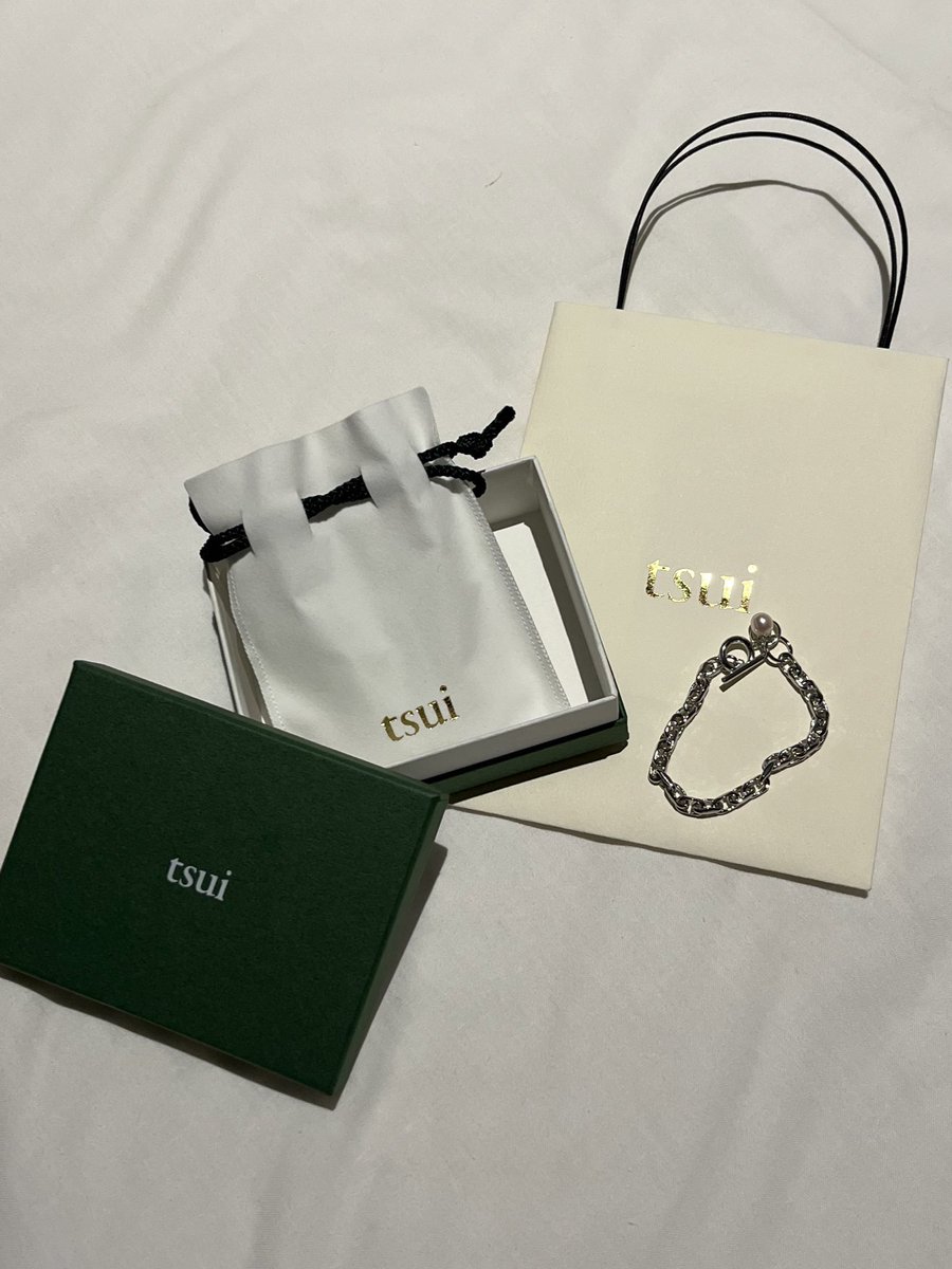 m_____i0613's tweet photo. "対(つい)になる"が由来のジェンダーレスアクセサリーブランドの"tsui"シンプルなデザインが可愛くてどんな服装にも合わせやすい、、ギフトラッピングセットもオシャレでプレゼントにピッタリだと思う👦🏻👩🏻💖
https://t.co/yqKoOMRVbE
#tsui
#ツイ
#ad https://t.co/geeuw5ycvW