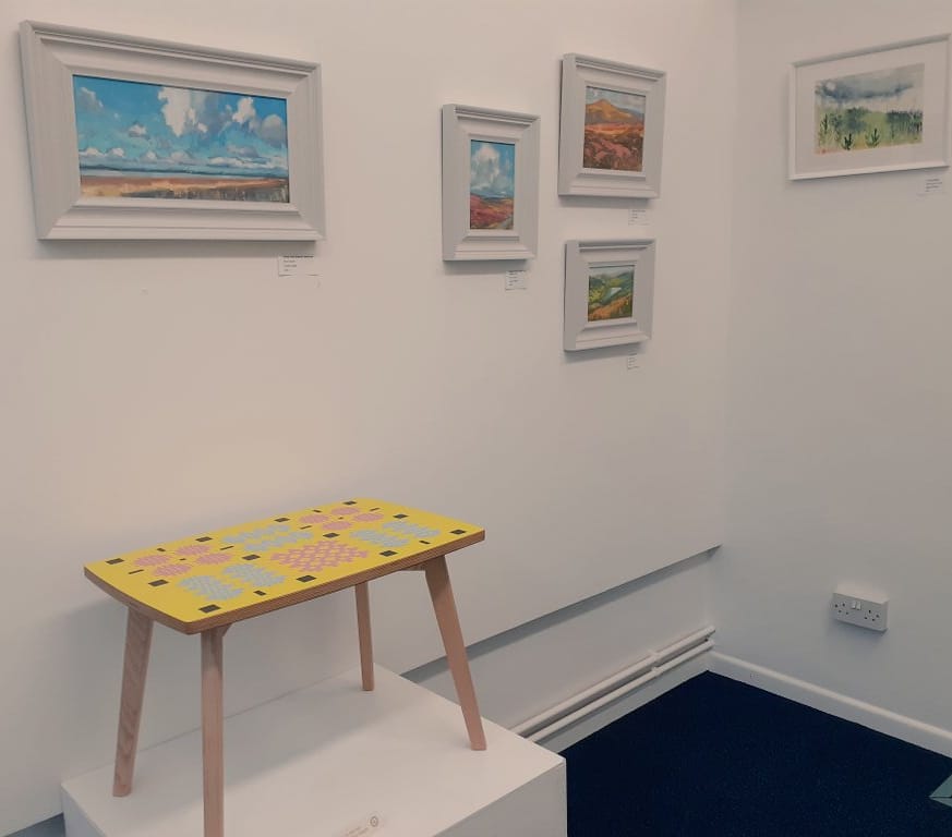 A warm welcome awaits! Enjoy what folks call a 'gem' here in the #Rhondda valley Workers Gallery, 99 Ynyshir Road, S Wales CF39 0EN 10.30am-4.30pm Thu-Sat or by appointment at other times Enjoy original #art including #sculpture Images feature @LouiseCollisArt @Chris_W_Art