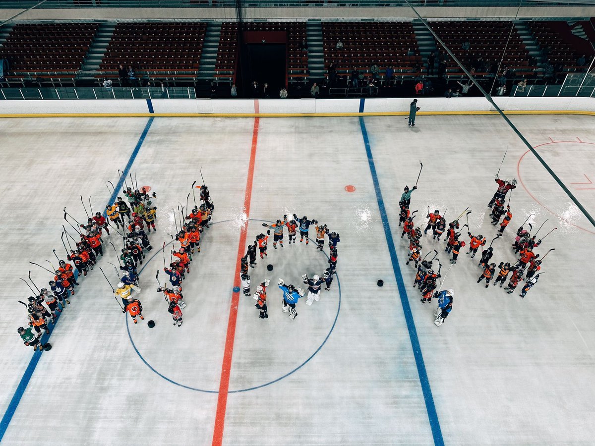 Les jeunes joueurs de Boulogne se mobilisent pour la non fermeture de la patinoire de Boulogne-Billancourt. Si soudaine