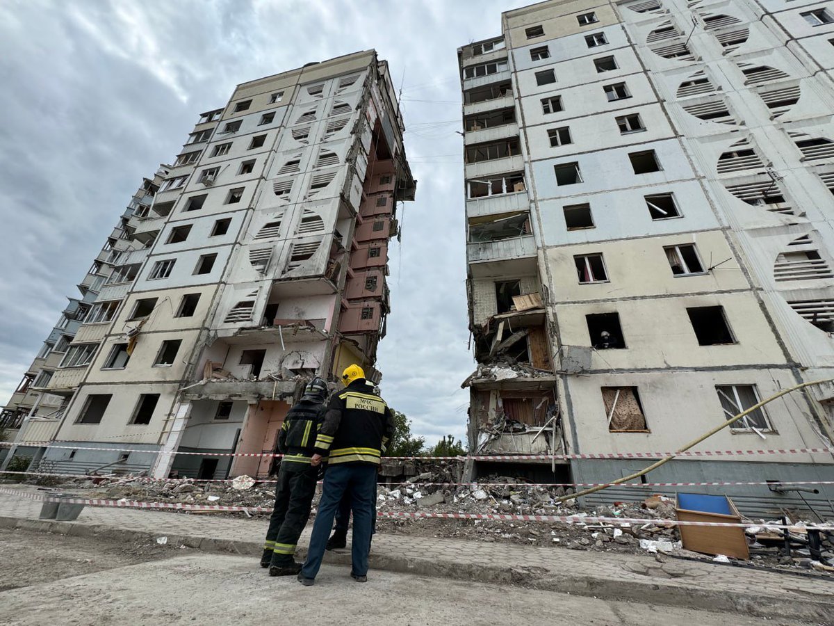 💬 #Zakharova: The Kiev regime carried out another terrorist attack on residential areas of Belgorod, destroying the entrance to an apartment high-rise. ▪️ 17 people died, incl. children, dozens were injured. Kiev has descended into a war with residential buildings & civilians.