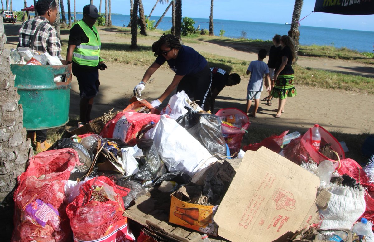 diva4equality's tweet photo. #Fiji #ITaukei - protect & defend the #Vanua.
*Who is there to wait for? No-one.
*Work for liberation, social, economic & ecological justice.
*Join us in August for next #WailoaloaWarriors cleanup.
#PublicBeachesMatter
#PacificStrong #EcologicalRightsAreWomensRights https://t.co/llogTOeQ2c