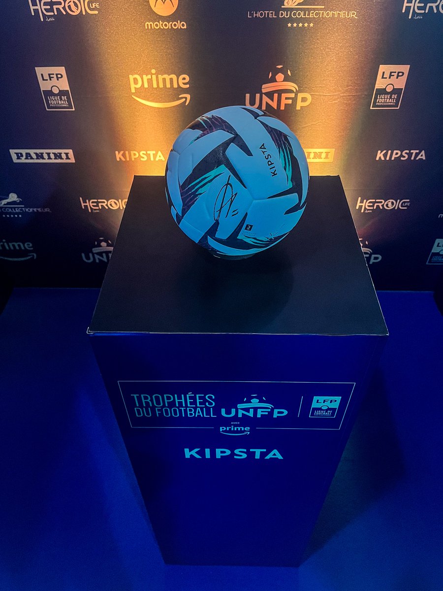 Ca vous tente de remporter un ballon dédicacé par les lauréats des #TrophéesUNFP ? 🎁⚽️

Pour cela :
✔️ RT + follow @decath_football & @UNFP
✔️ Mentionner un ami
✔️ 🤞