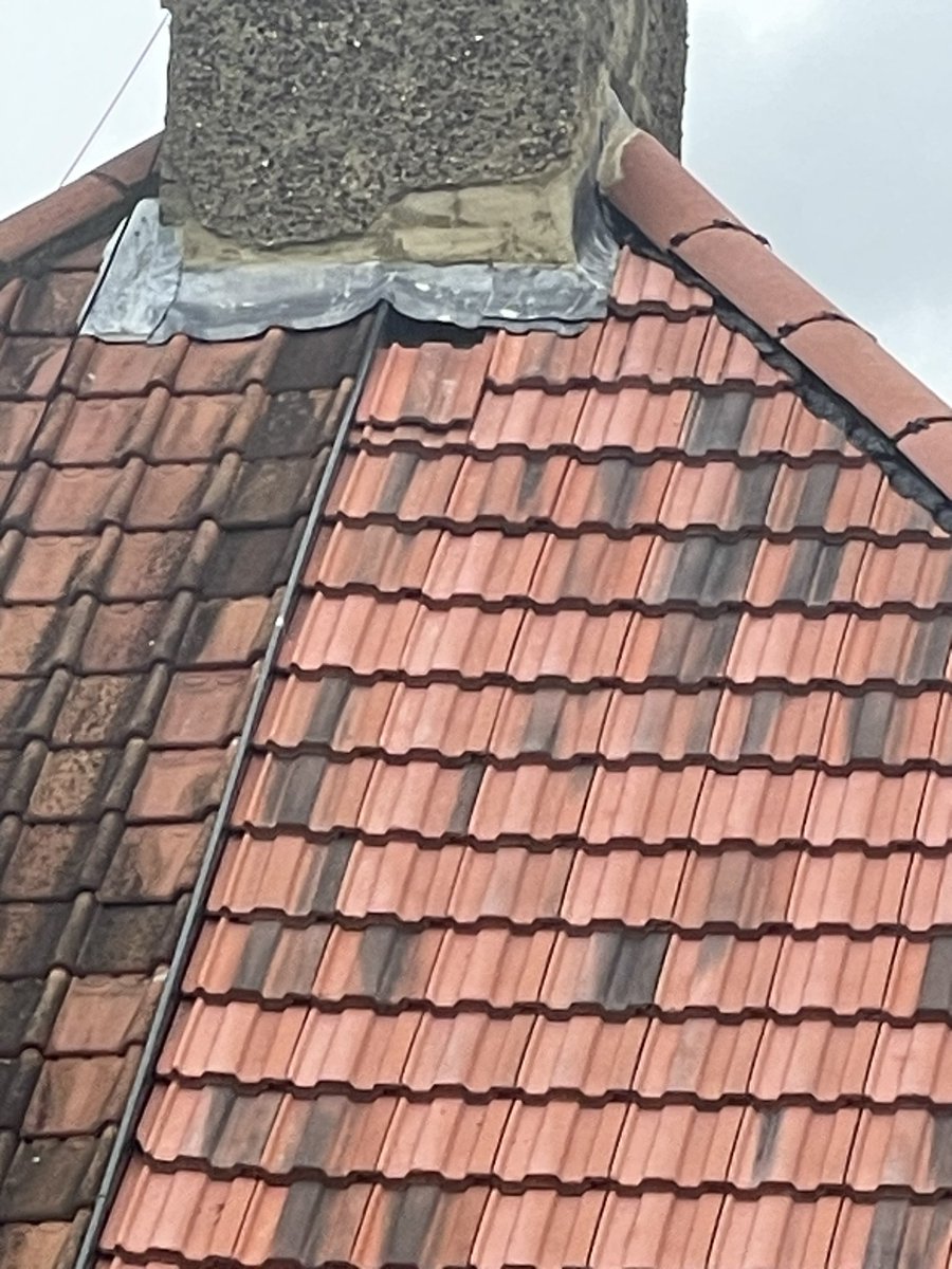 How dangerous is this?! A new roof put on in January! A supervisor came out & they wasn’t happy with the work heard nothing back. This was pointed out by 2 of my neighbours. Tiles starting to slide down. @lambeth_council keep passing me around @WatesGroup don’t answer🤬