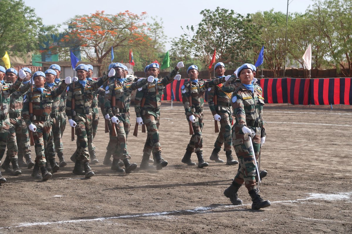 1190 men & 10 women peacekeepers from #India 🇮🇳#ServingForPeace in Malakal, Kodok & Renk, #SouthSudan🇸🇸 receive the @UN medal for 

✅patrolling to protect civilians
✅improving roads
✅helping communities through veterinary interventions
✅providing medical services

#A4P