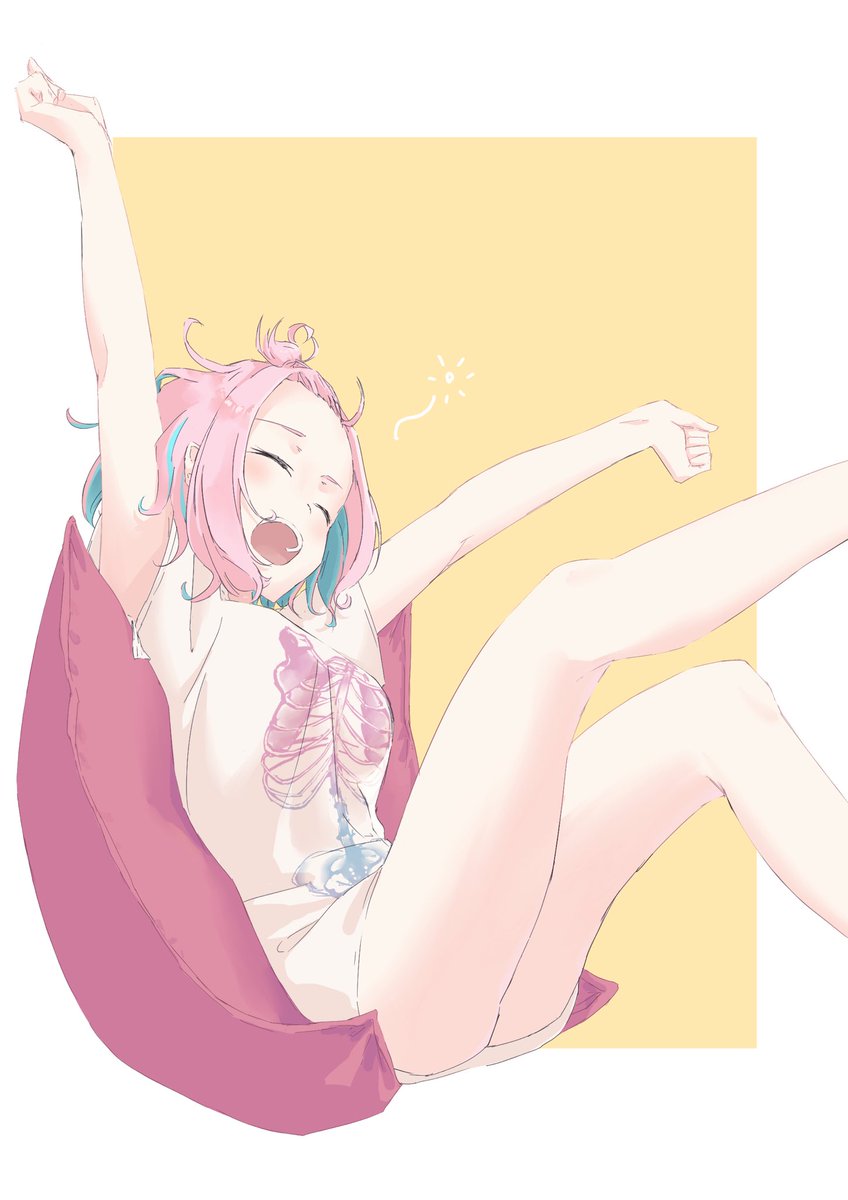 Yaaawn...
Se acaba de despertar, ha dormido como un bebé.