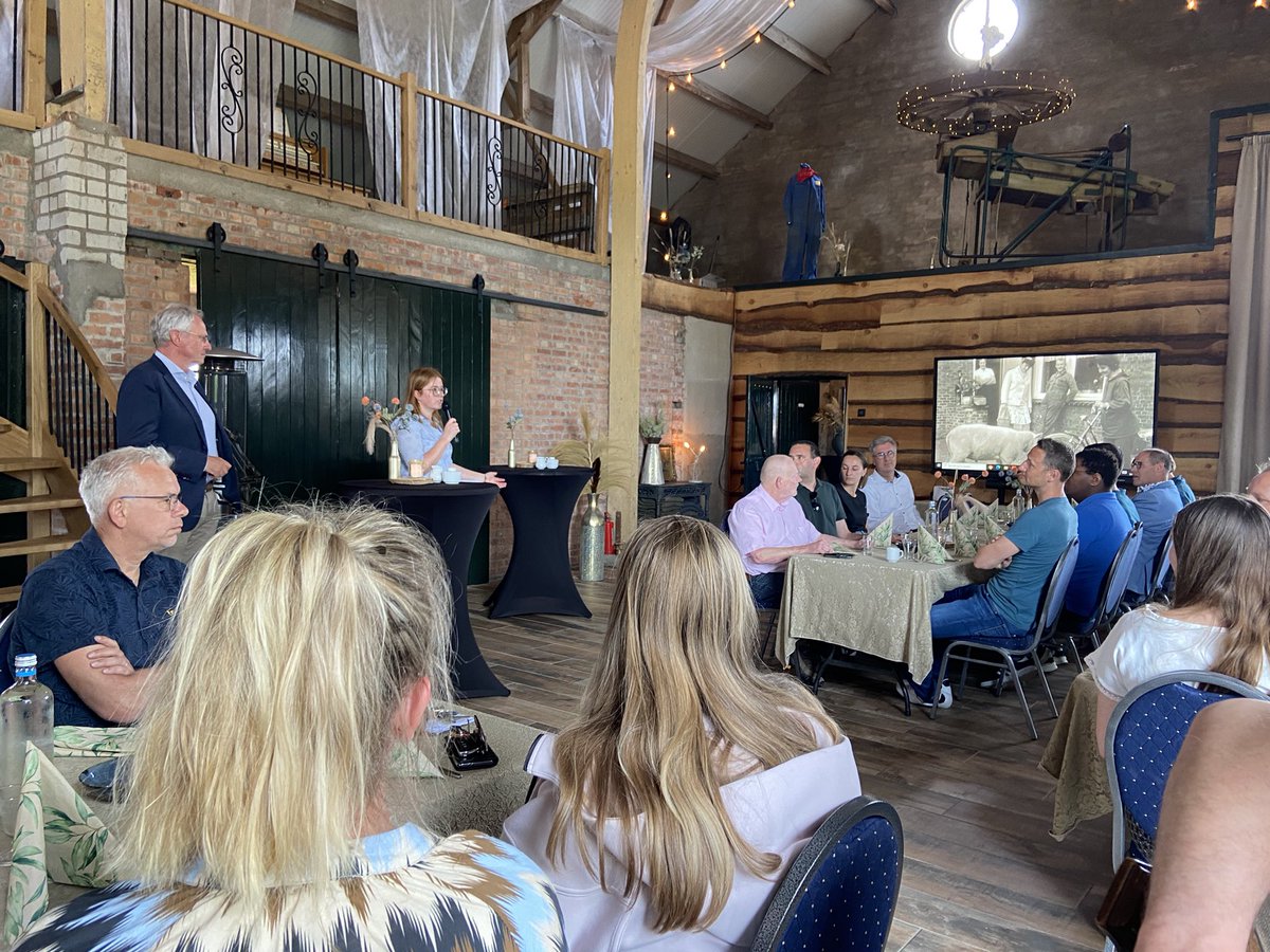 Stagedag! Met het college van GS, de CvdK en veel leergierige provincie-ambtenaren op werkbezoek, bij leden in Zeeland. Van bio, tot gangbaar, fruit, akkerbouw en veehouderij. Alles wat onze mooie sector te bieden heeft met zijn uitdagingen. Co-productie van <a href="/ZLTO/">ZLTO</a> &amp; <a href="/ZAJKZeeland/">ZAJK</a>