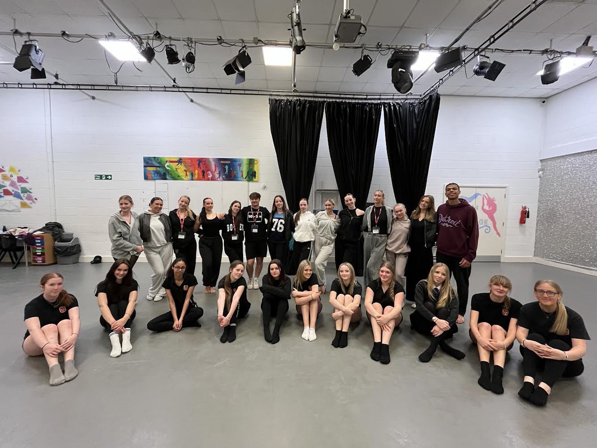 The Year 10 BTEC Dance students took part in a workshop lead by Chichester College’s Level 3 Diploma students. It was a fun, challenging experience for our BTEC students! Thank you @Chi_College for being with us @ChiHighSchool #oneTKATfamily