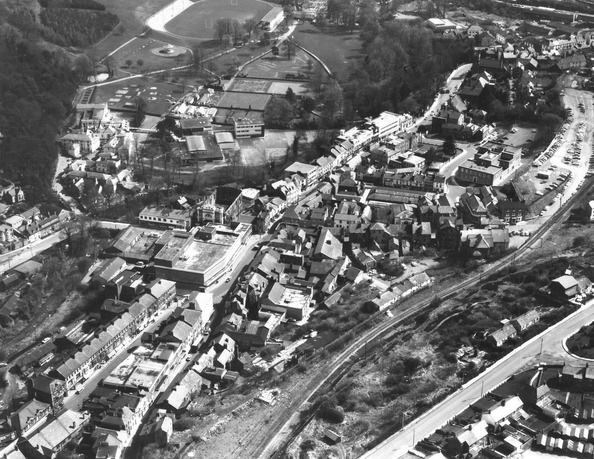 This aerial photograph of Pontypool was taken in the 1970s. Notable features are Pontypool Park and Amgeuddfa Torfaen Museum in the top left, and to the bottom right the train track that the A4043 follows today. You can also see the roofless structure of the old Park Cinema.