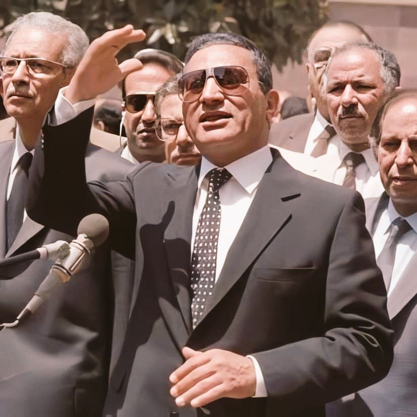 اذكروا الرئيس مبارك بالرحمة الي كانت اسطوانة البوتجاز علي عهده ب 3 جنيه وال20 رغيف عيش ب جنيه وازازة الزيت ب 3 جنيه والبطيخة النص طن ب10 جنيه .