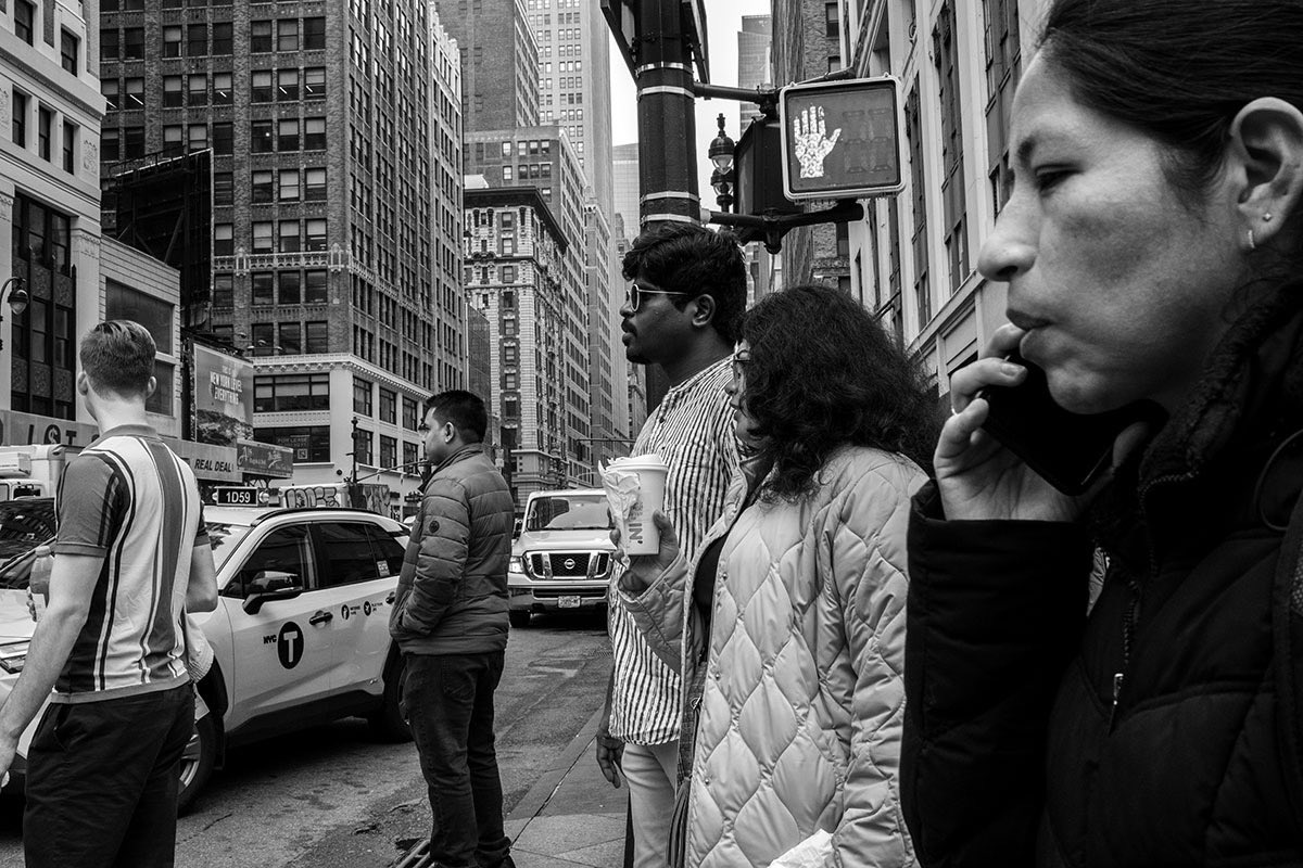 More scenes from Seventh Avenue from my recent trip although Eighth Avenue was definitely my favourite vibe.
Walking with Ricoh GR3.

#photography #photgraphylovers #streetphotography #NewYork #SeventhAvenue #streetlife