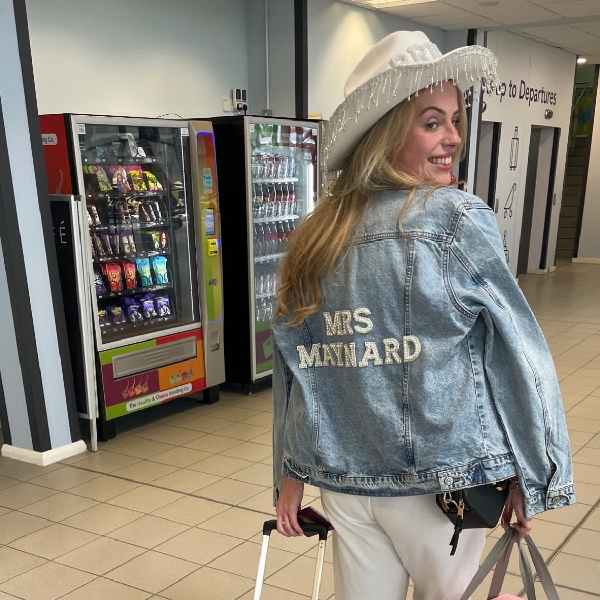 Blondes have more fun... especially the future Mrs Maynard on her hen do trip to Palma! ☀️🕶

🔗 londonsouthendairport.com/flights/destin…

Photo credit: Sarah Jay Rich

@easyJet | #FlyLondonSouthend