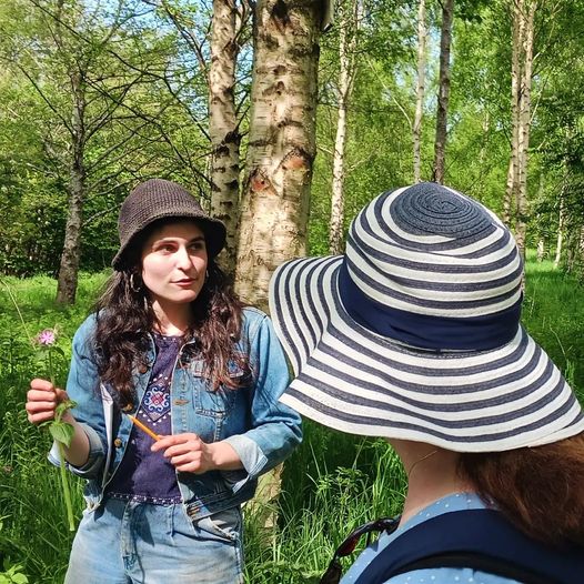 We had such a beautiful plant identification workshop in Craigmillar Castle Park with @a_leeks.  It was wonderful to spend time thinking creatively about the plants and finding ways to connect with them. #greenhealthweek