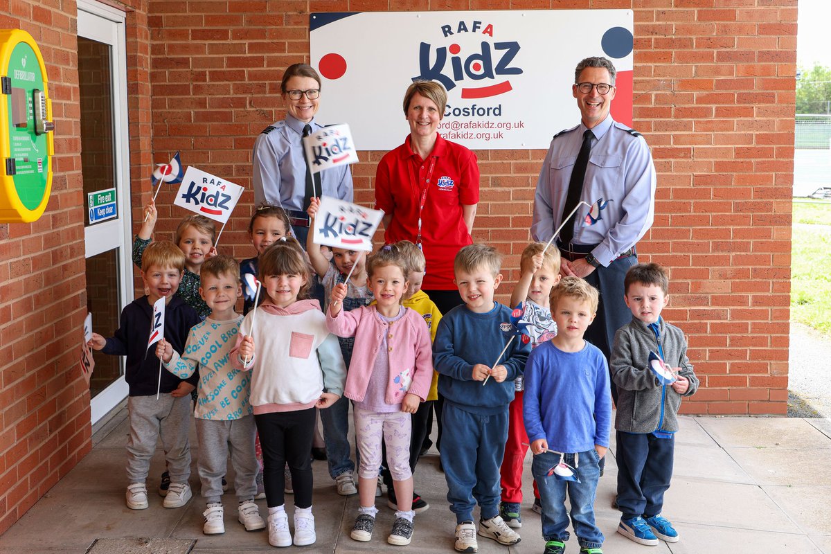 Yesterday, we welcomed Air Commodore Portlock to RAF Cosford. 

<a href="/RoyalAirForce/">Royal Air Force</a>

🔗 Click for more 
facebook.com/share/p/kTi7PA…