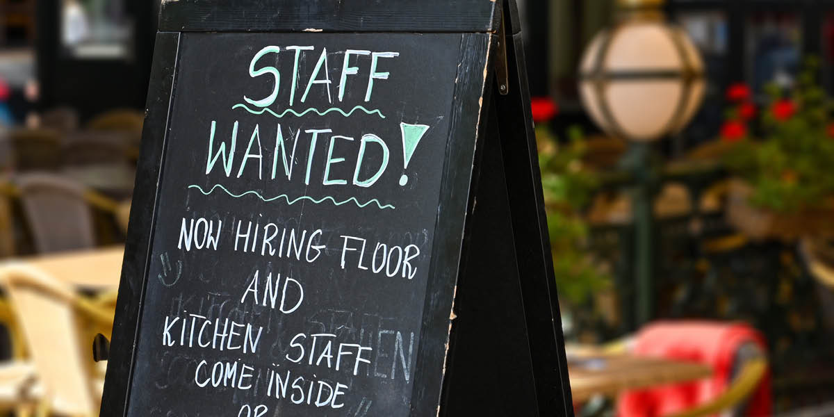 Hospitality vacancies remain above pre-pandemic levels, according to @ONS data. With comment from @UKHospKate. Read more: dineoutmagazine.co.uk/story.php?s=20…