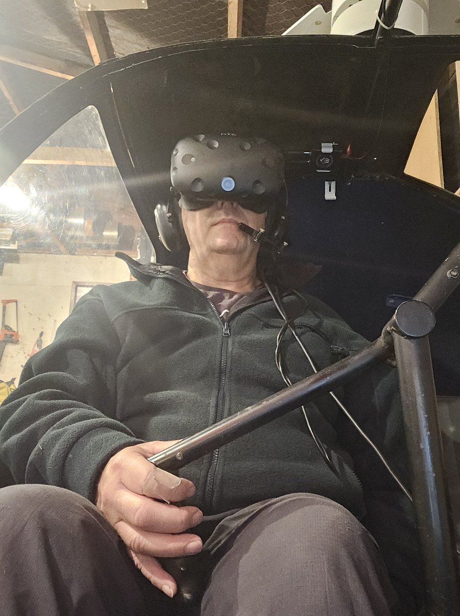 The new @htcvive vr goggles are all set up in the @VSKYLABS R44 simulator on @XPlaneOfficial I have gone from looking like Robocop to The Fly 🤣🤣
