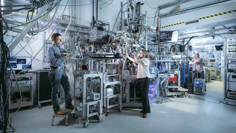 Forschende des @KITKarlsruhe und der @uni_muenster wollen mithilfe des neuen Messinstruments NAPXAS am Karlsruhe Research Accelerator (KARA) #Batterien auf molekularer Ebene beim Laden zuschauen. #Synchrotronforschung nachrichten.idw-online.de/2024/05/15/bat…