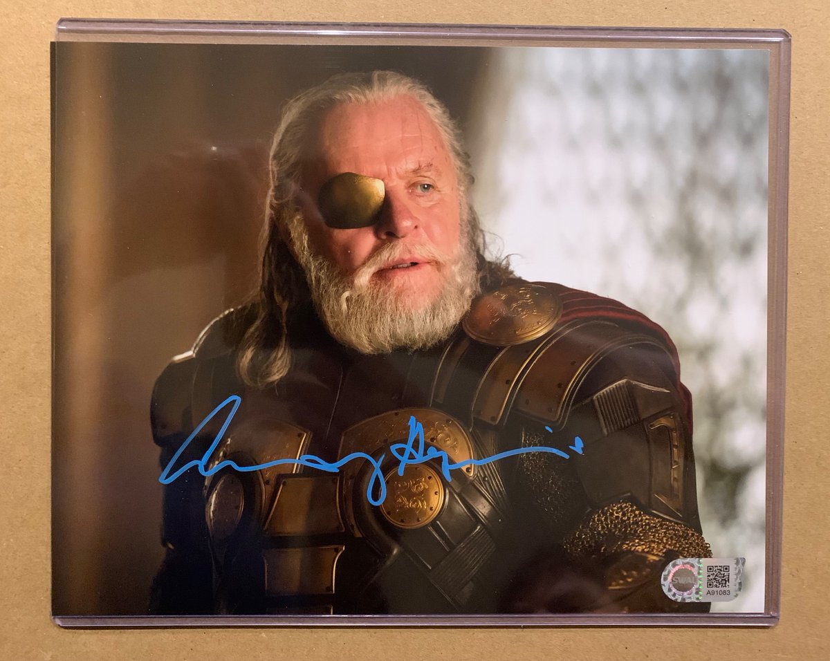 Today I received one of my most rarest autograph in my entire autograph collection Anthony Hopkins thank you so much @swau_official for this incredible piece and opportunity 
@JalynSanderson @darthgolbach @AntiFunko @DisTrackers @yahiko_mk2 @HeroesUnbound