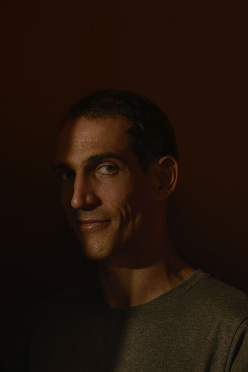 Portrait d'Aurélien Laffon, Fondateur du Comptoir Général 🎬

« Bienvenue dans une entreprise passionnée et indépendante, née d'un rêve. Notre ambition est claire : faire vivre les décors, détendre par la convivialité, et croire à l’impossible »
- Aurélien Laffon.