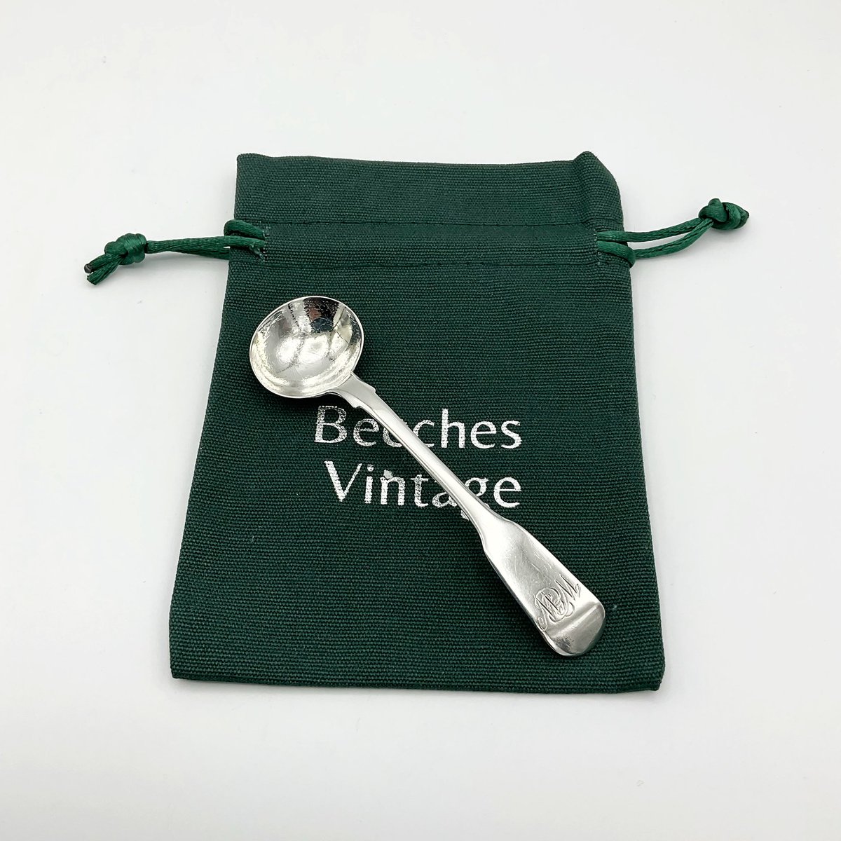 BeechesVintage's tweet photo. This beautiful Antique Silver Condiment Spoon was made in 1823 and would be a perfect way to serve mustard, salt or pepper.
https://t.co/DL8tG9bcKa
#antiques #silver #silverware #antiquesilver #gift #giftideas #antiquegift #spoon #silvergift #antiquegift #beechesvintage https://t.co/reCIwQaw0m