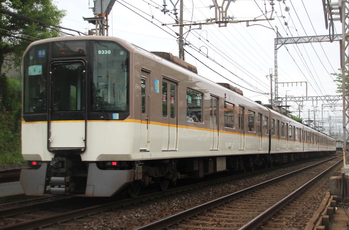 YLc5820's tweet photo. おはようございます🙂9820系で唯一下枠交差形パンタを搭載するEH30ですが相互直通15周年の副標を付けた姿が撮影出来たのはラッキーでした😃🚋
#近鉄 #近鉄電車 #近鉄奈良線 #近鉄9820系 #EH30 #下枠交差形パンタ #阪神 #阪神なんば線 #相互直通運転 #15周年 #副標 #普通電車 #尼崎 #石切 #額田 #撮影 https://t.co/xFJ2b3iatH