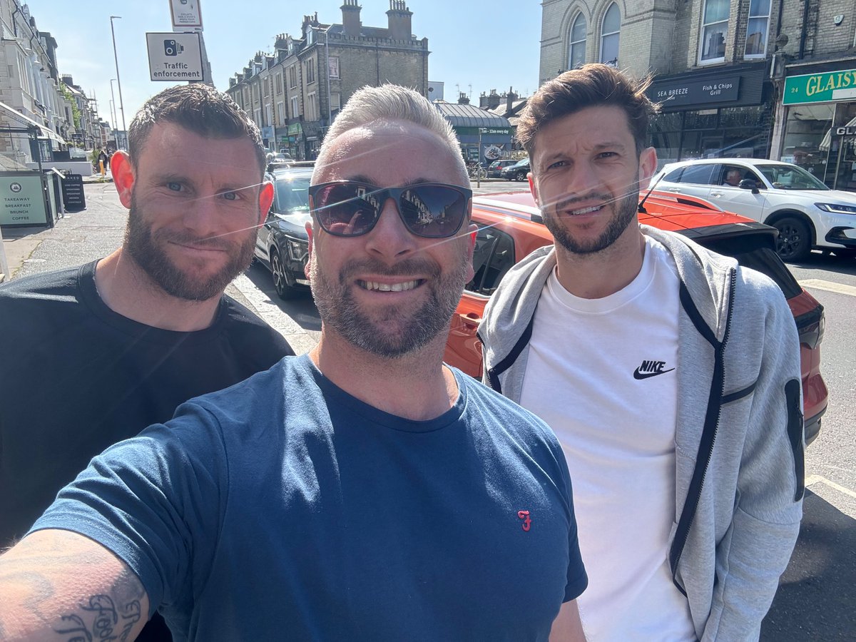 Just out shopping with the lads today #bhafc 😉 

True gents. 

@JamesMilner