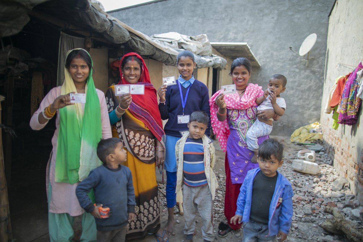 Meet Savita Devi, a #SafaiMitra in #Delhi. 25 yrs ago, she came to Delhi w/ her family in search of better opportunities. On #DayOfFamilies, read how @HUL_News & @UNDP_India are supp waste workers like Savita & their families access govt welfare schemes: t.ly/NZ6-b