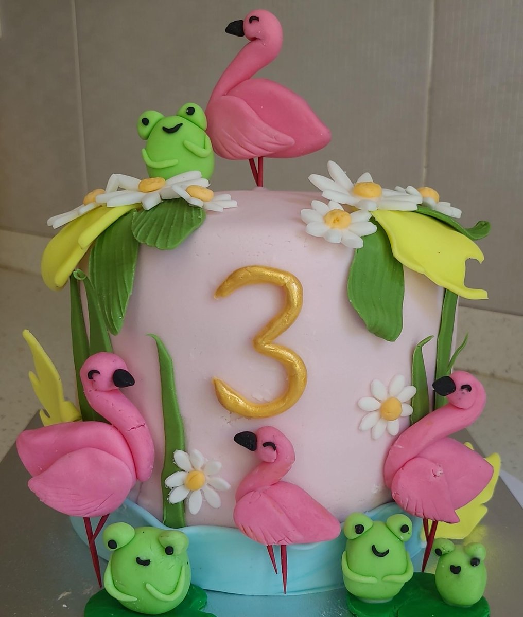 Daughter had 3 requests for her #Cake: pink, frogs and 'mingos diningandcooking.com/1390676/daught… #CakeDecorating #TheArtOfMakingCakes