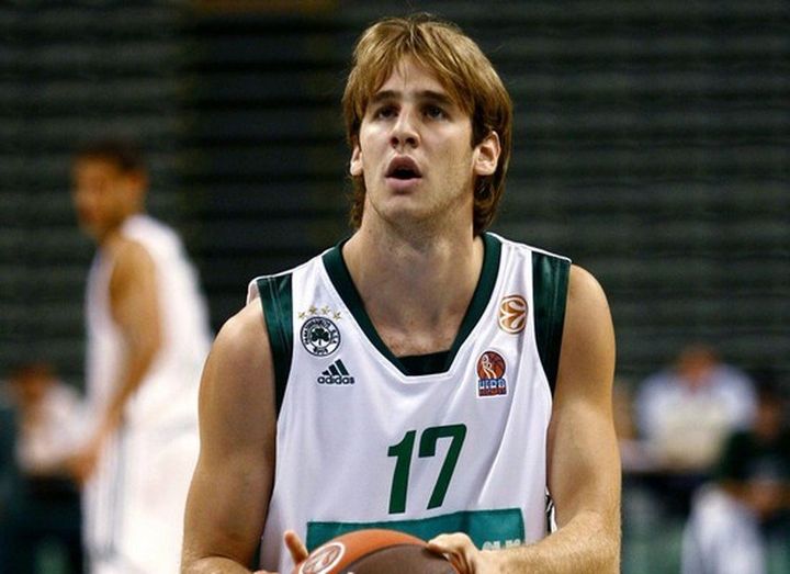 Ο Δημήτρης Βεργίνης που έχει σήμερα γενέθλια (το 1987 είδε το πρώτο φως της μέρας), ήταν τυχερός να βρεθεί στον Παναθηναϊκό στην διετία της ίσως πληρέστερης ομάδας όλων των εποχών (2008-10). Όταν