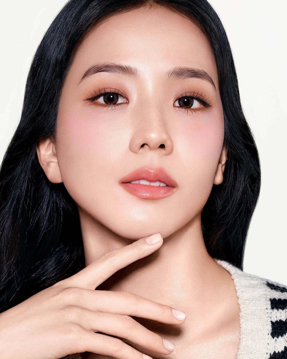 #JISOO for The Dior Makeup lookbook by Peter Philips.

#JISOOxDiorbeauty @officialBLISSOO