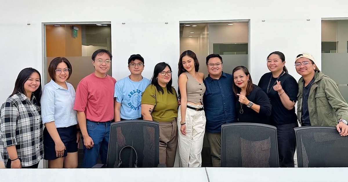 WELCOME BACK TO STAR CINEMA KIM CHIU ✨❤️💚💙 After ng back-to-back success niya sa mga streaming platforms and TV. Multimedia Idol #KimChiu is back to the big screen under Star Cinema!