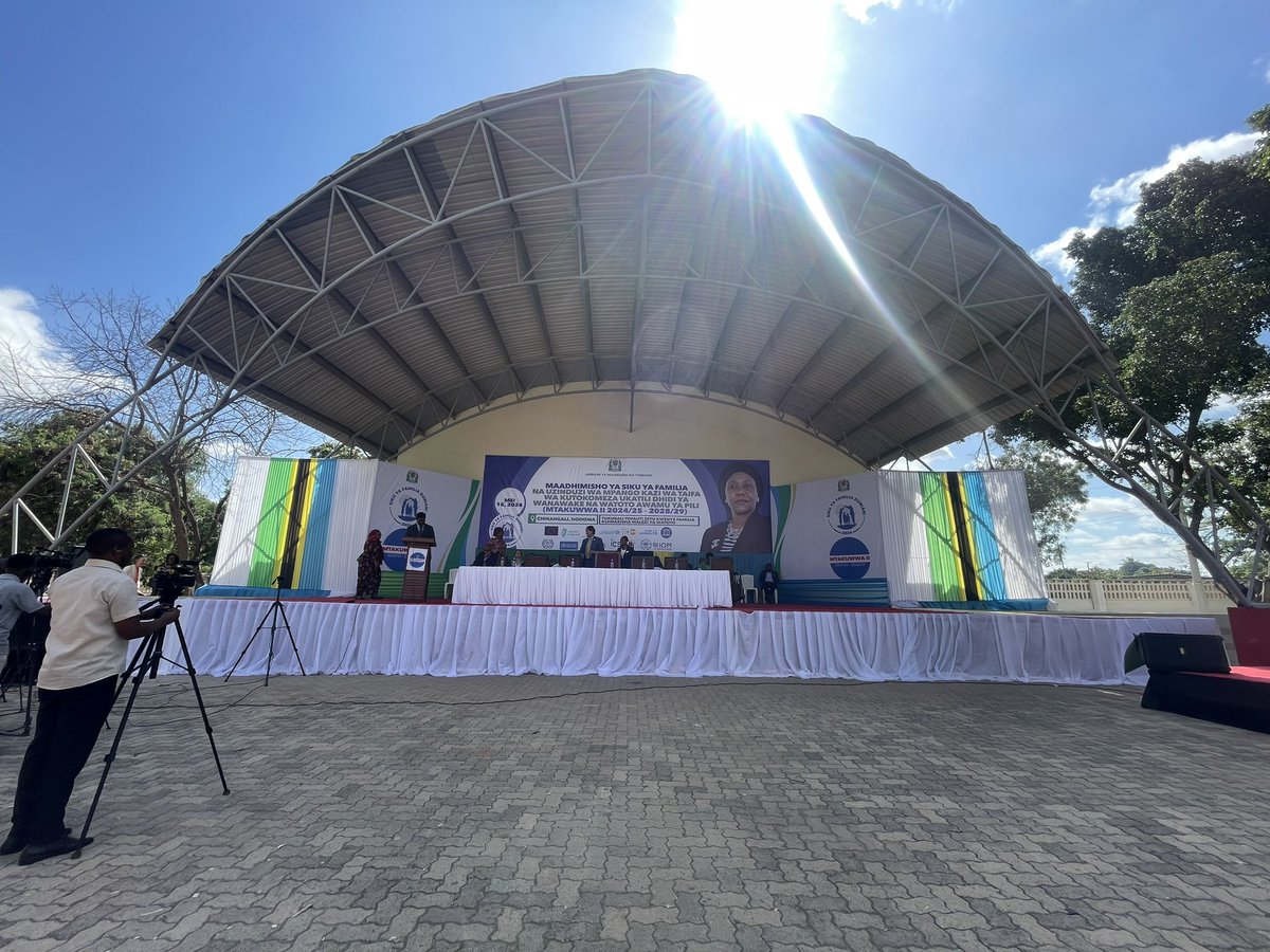 UNICEFTanzania's tweet photo. 🔔#HappeningNow 
We’re celebrating #InternationalDayOfFamilies by launching Tanzania’s second National Plan of Action to End Violence against Women and Children with @maendeleoyajami. Today is an important opportunity to recommit ourselves to protecting the rights of every woman & child in Tanzania 🇹🇿 Together we can create a safer future, #ForEveryChild 💙
#SikuYaFamiliaDuniani #TokomezaUkatili