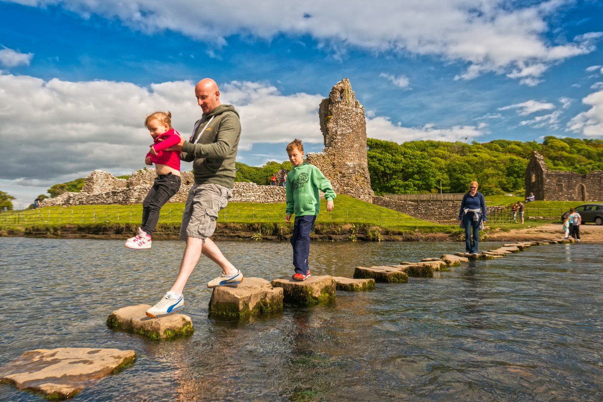 Join us this May to celebrate #NationalWalkingMonth 🥾 We have a number of heritage walks across the whole of Wales, catering for all levels of ability. The choice is yours… Embark on an ambitious hike or a gentle stroll. Discover more here: ow.ly/VH9S50OcINn