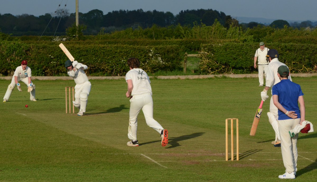 MIDWEEK: Lost balls and stained whites at #Harome as @FarThrumShay catches the Ryedale Beckett League: cricketyorkshire.com/harome-cricket…