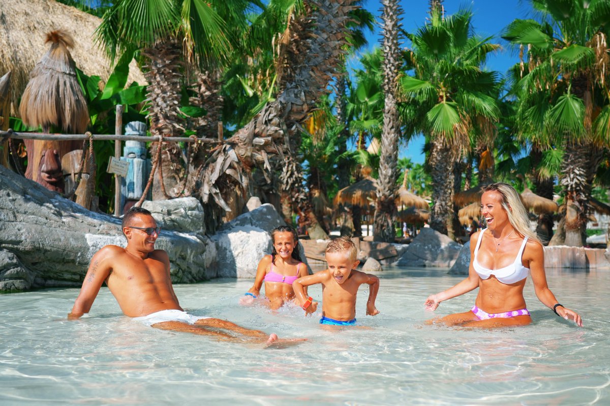 Caribe Bay non sarebbe Caribe Bay se non fosse per tutte quelle famiglie che ogni anno ci scelgono per trascorrere momenti indimenticabili.
We ❤ you

#giornatainternazionaledellefamiglie
#caribebay
#themedwaterpark
#venice
#jesolo
#vacanze2024
#weekendaicaraibi