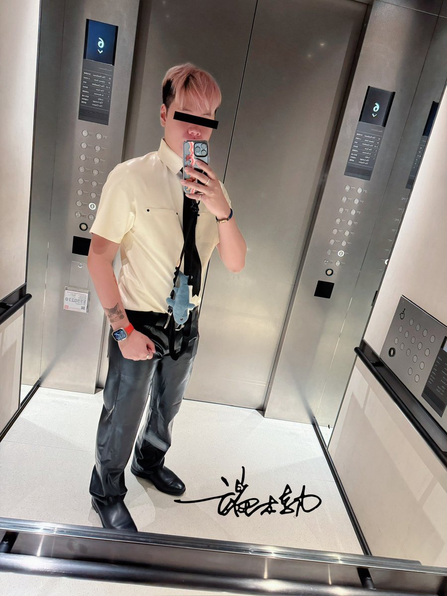 陽光切碎了雨水。萬物
彷彿待在一個巨大的燈泡中
正要點亮黑暗裡的鎢絲