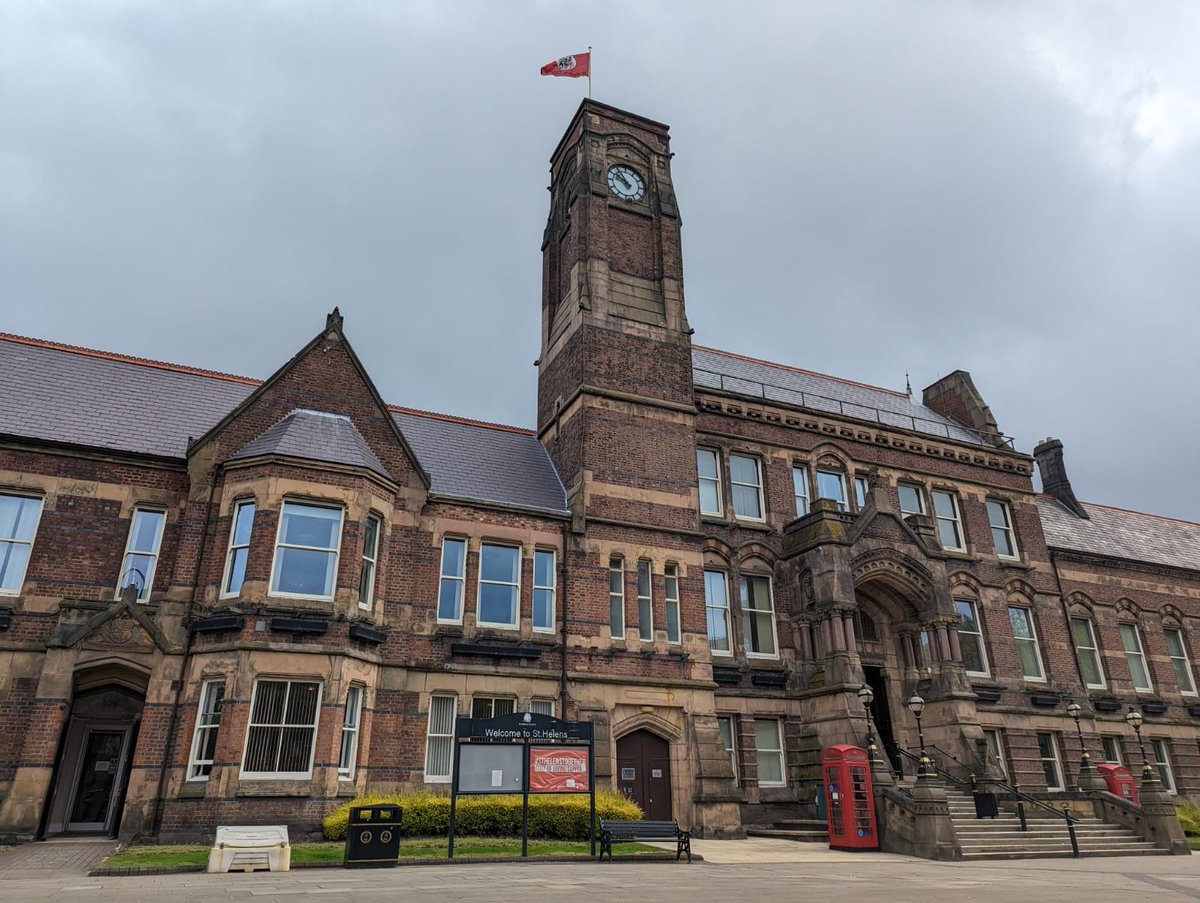 The council flag is flying at St Helens Town Hall today ahead of annual council, which takes place at 12pm. 

You can view the agenda and watch the meeting live at 👇
sthelens.moderngov.co.uk/ieListDocument…