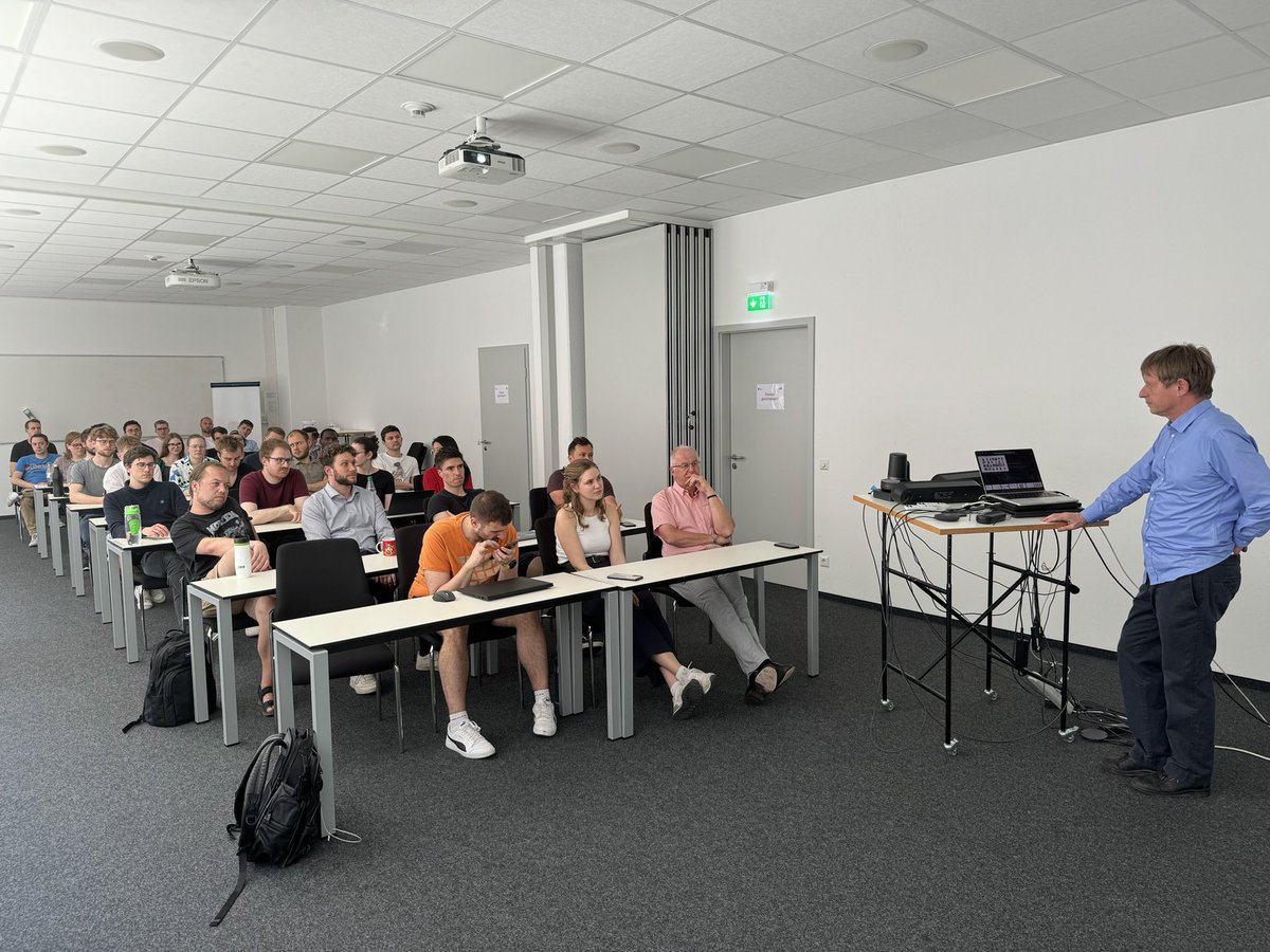 Gerhard Schwabe does Gerhard Schwabe things 🚀 Thanks a ton for your brilliant talk, Gerd - it was great to have you with us at @KITKarlsruhe ! #Research #Talk #Series on #Digitalization 👇 wirtschaftsinformatik.kit.edu/research-talk-…