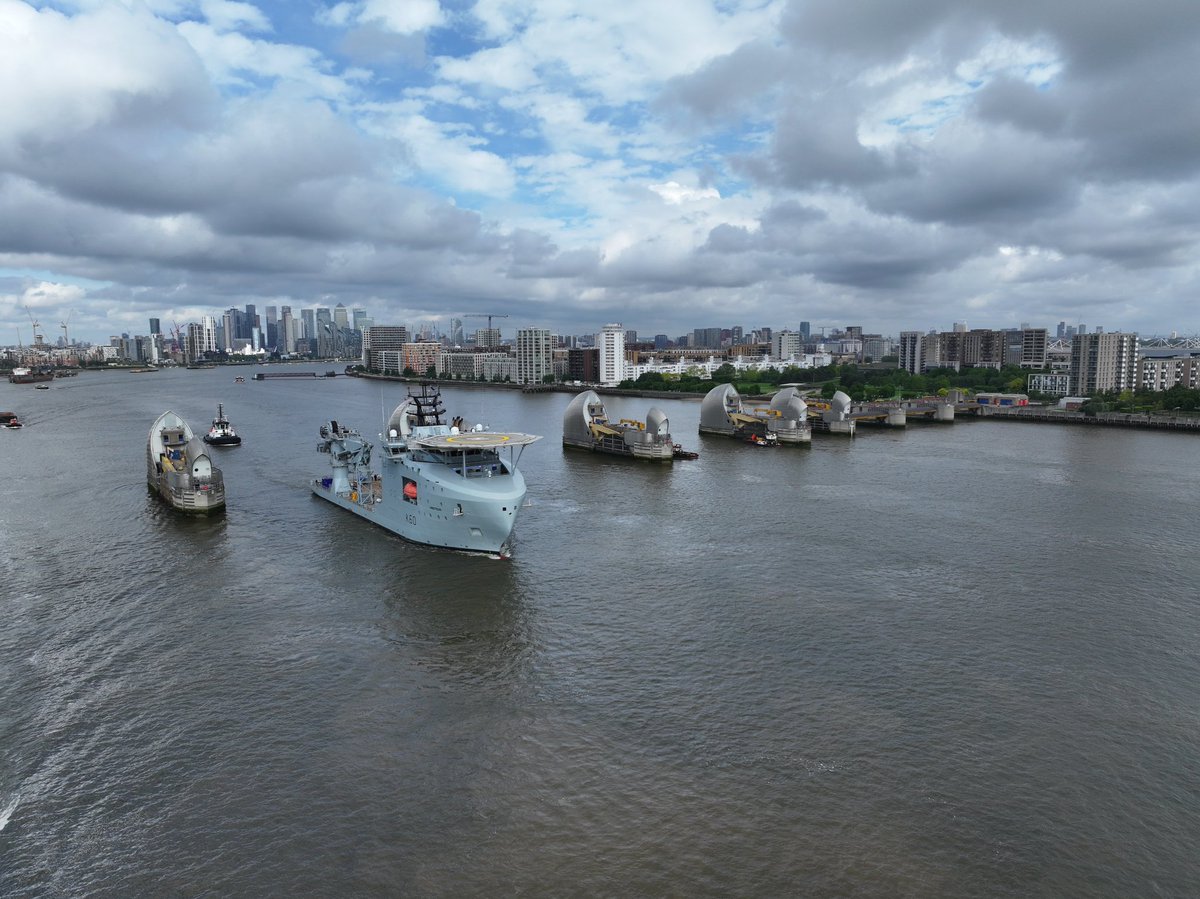Multi-Role Ocean Surveillance RFA Proteus @RFAProteus passes through the #ThamesBarrier this morning after her visit alongside #HMSBelfast in #London @RFAHeadquarters @RoyalNavy #Warship #RoyalFleetAuxiliary #RFAProteus #RFA #RoyalNavy #RiverThames #Drone @BoludaTowage
