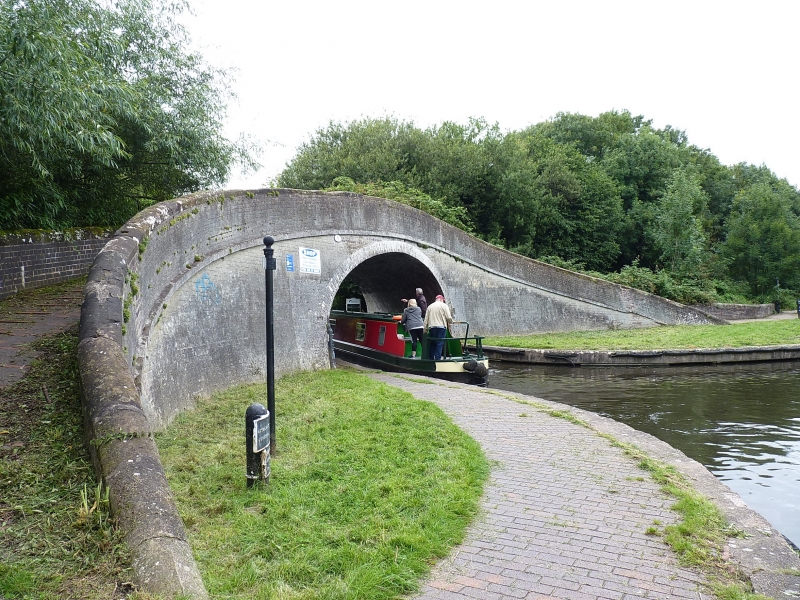 Building of the Day, Wednesday 15 May 2024 Bridge No 1 over Shropshire Union Canal - a Grade II Listed Building in Oxley Ward, Wolverhampton dlvr.it/T6vcdC