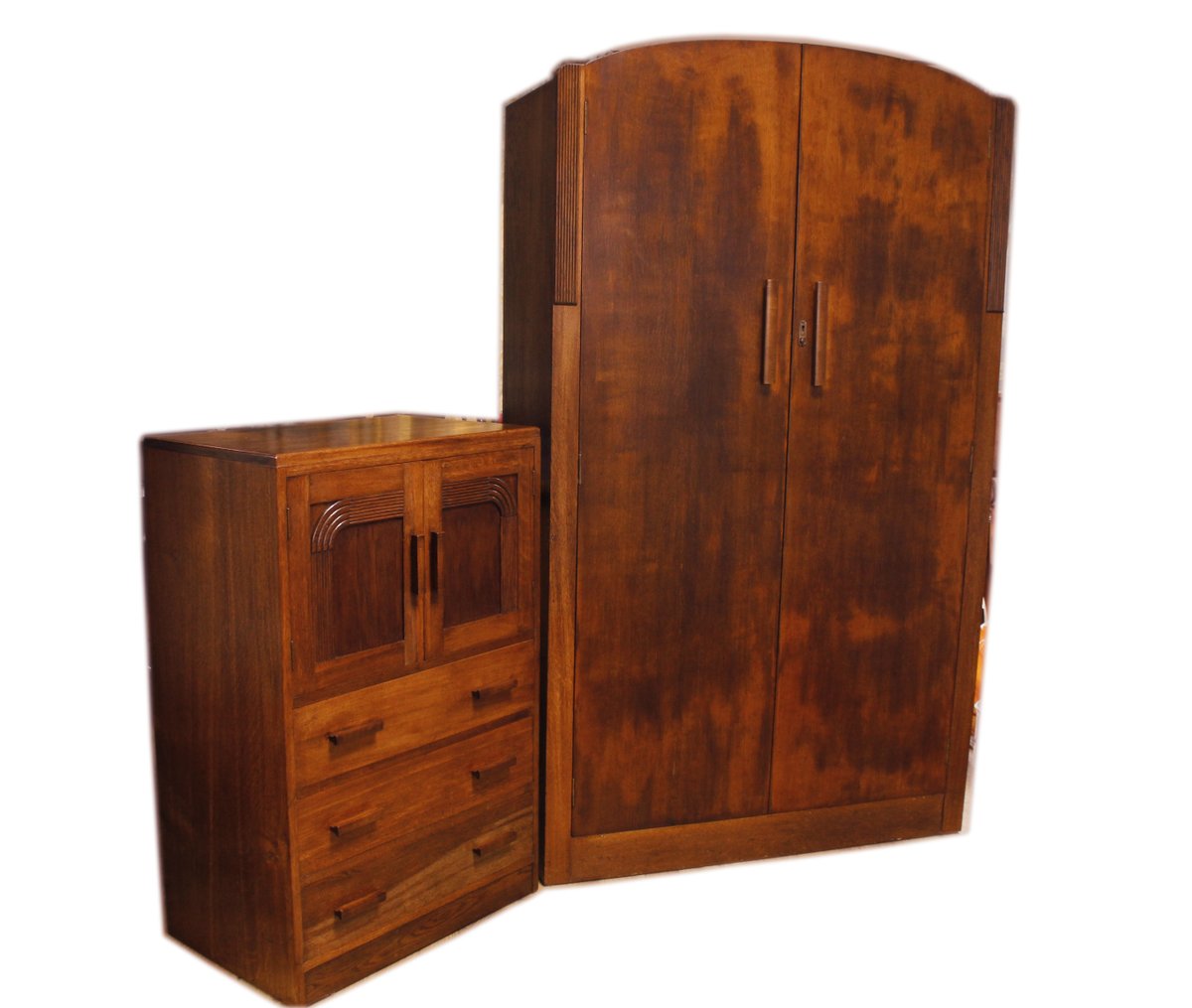 Tread_Softly_2's tweet photo. Art Deco Style / 1950s Wardrobe &amp; Chest of Drawers Set - by 'Whiterod Furniture', Hull.
https://t.co/F2aZ1ceNRQ

#vintagehome #vintage #furniture #wardrobe #artdeco #1950s https://t.co/GihKfwtPq5