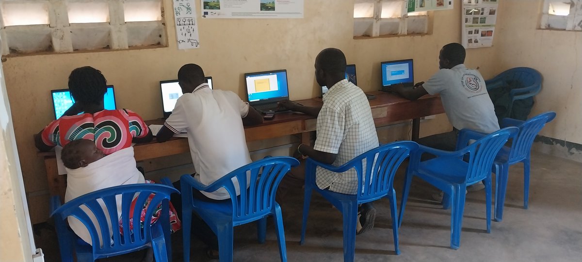 The first essential skill to have is knowing how to navigate digital devices💻📱 Digital literacy means confidently using devices like computers, tablets, and mobile phones for everyday tasks, both for personal or professional use. #DigitalLiteracy Photo: @BOSCOUganda