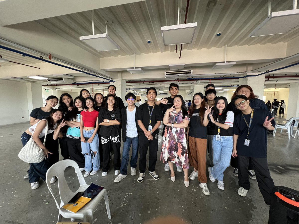 avalerialdzm's tweet photo. last day na natin, naiiyak tuloy ako (sa tuwa) https://t.co/ITj3RIOAbo
