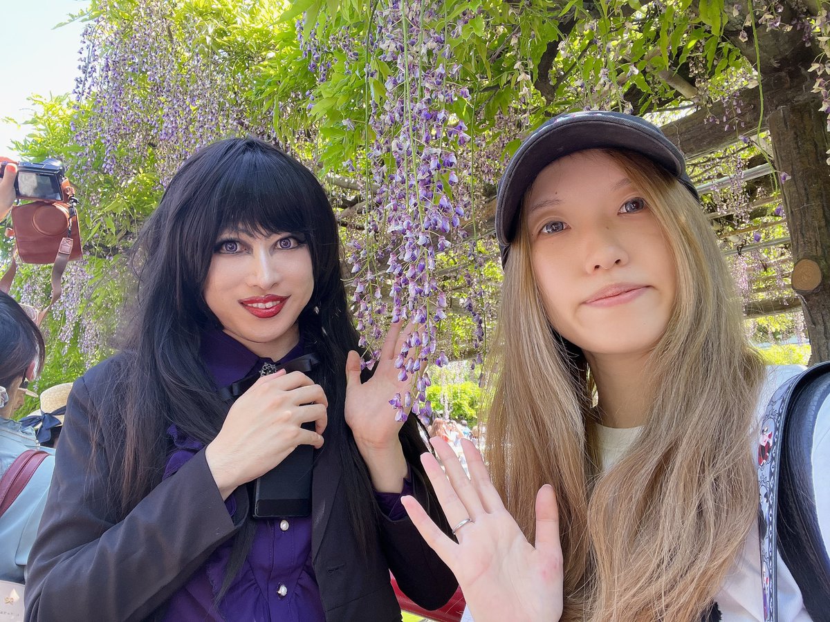 この日は亀戸天神で藤まつりでした✨✨ 藤の花イメージの紫コーデかっこいいです✨✨ YOSSY(@IDOL_YOSSY )